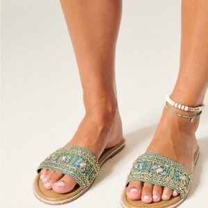 Hollister Embellished Embroidery Slides - Size 8 - NWT
